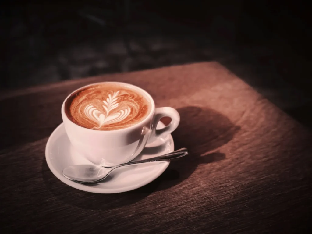 caffe latte en una taza