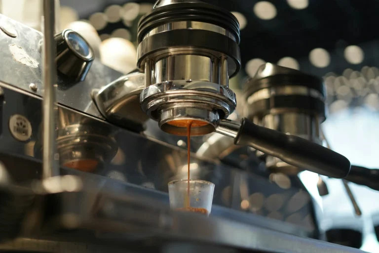 Shot de espresso con portafiltro sin fondo